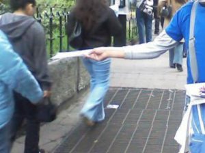 reparto en mano